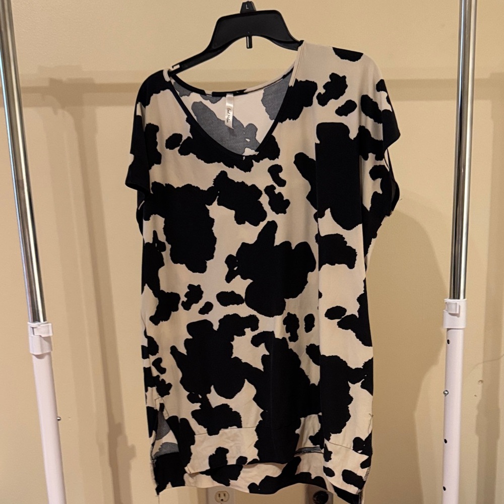Cool Melon Black and Cream Women's Top F55